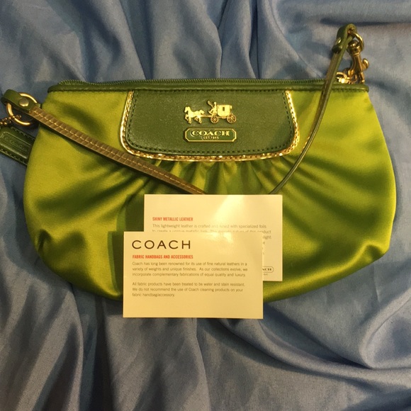 SOLD Coach Wristlet (Large) - Picture 5 of 7
